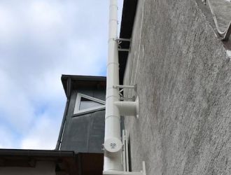 Weißer Schornstein in Scheer